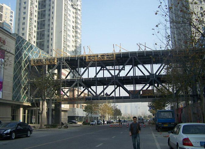 多層鋼結構天橋（商業街）